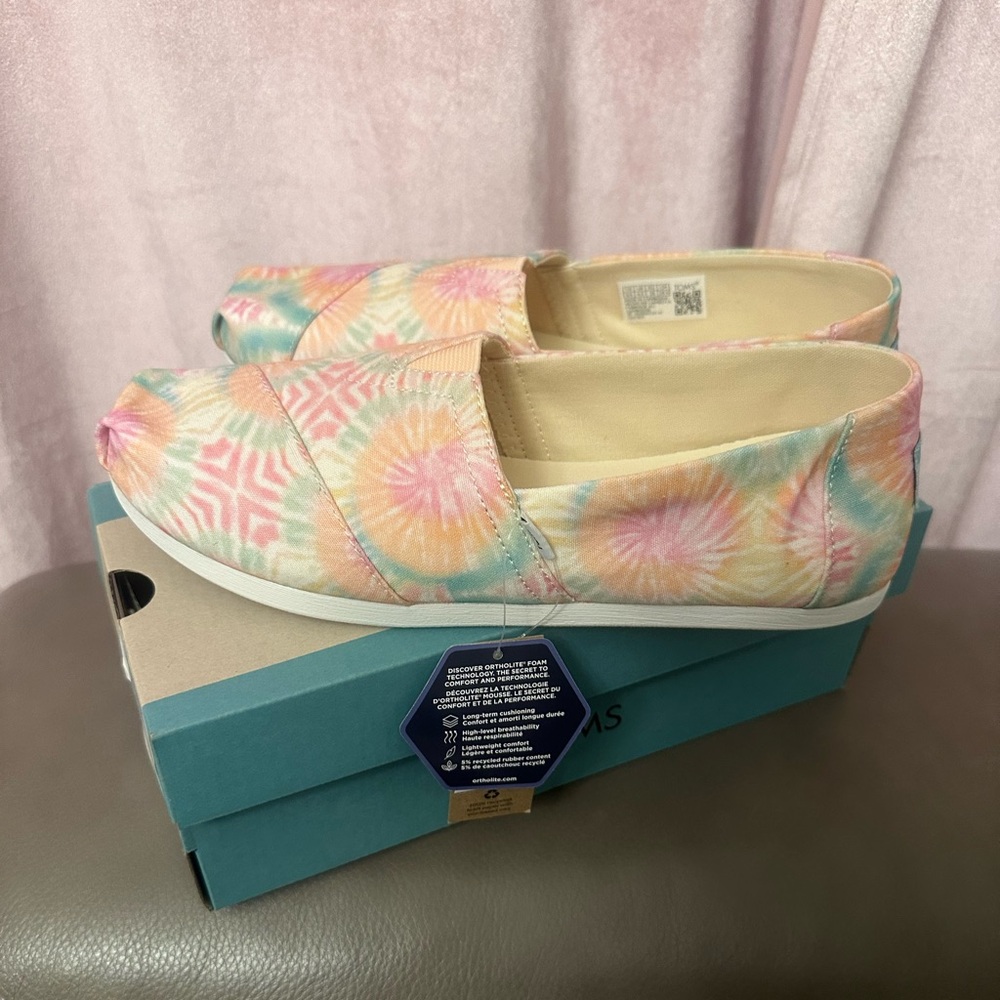 Super cute Toms Multicolor Tie-Dye Flats